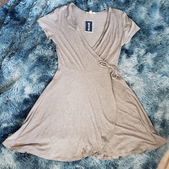 ROLLER COASTER~ GRAY SHORT SLEEVE V-NECK WRAP DRESS! - Picture 12 of 16